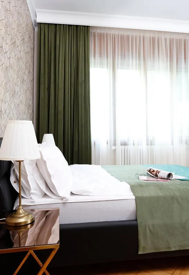 Grand Phillip Cismigiu Park Downtown Bucharest Apartment