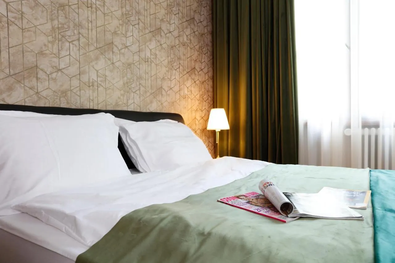 Grand Phillip Cismigiu Park Downtown Bucharest Apartment