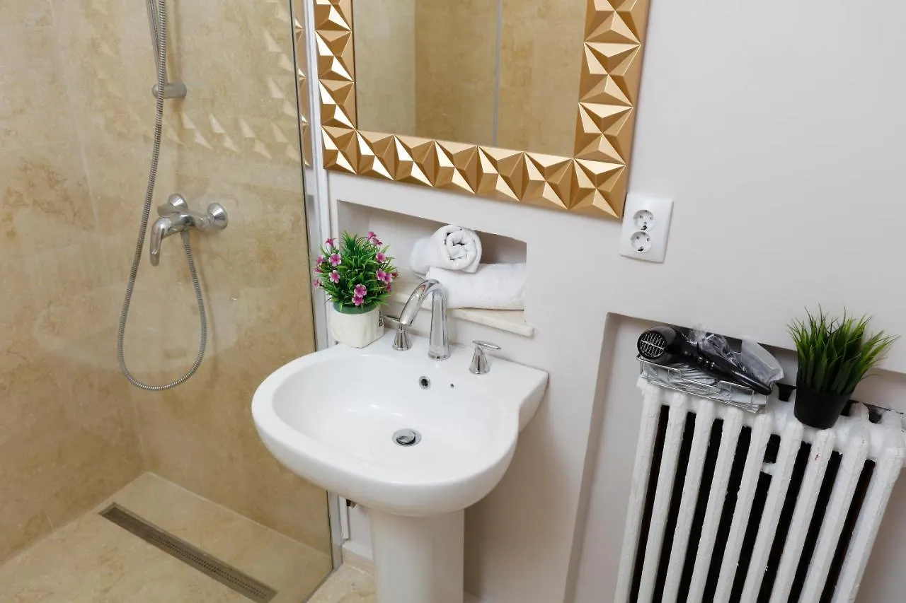 Grand Phillip Cismigiu Park Downtown Bucharest Apartment